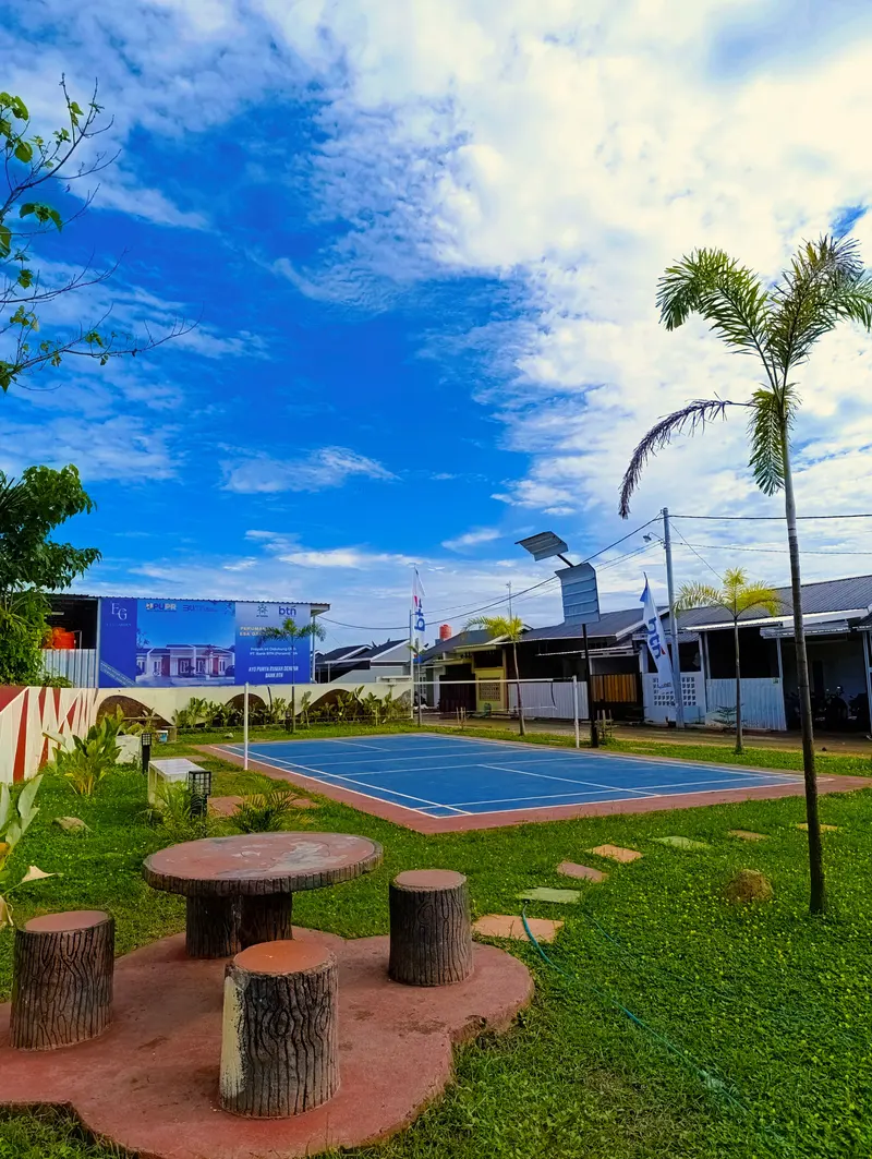 Lapangan olahraga di dalam kawasan Esa Garden Residence 1