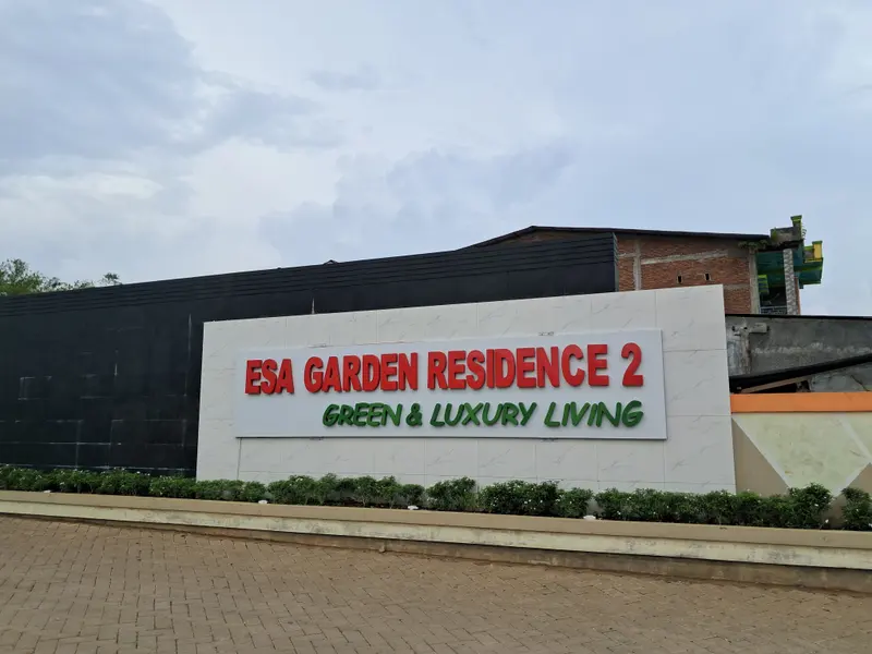 Gerbang dan papan nama Esa Garden Residence 2